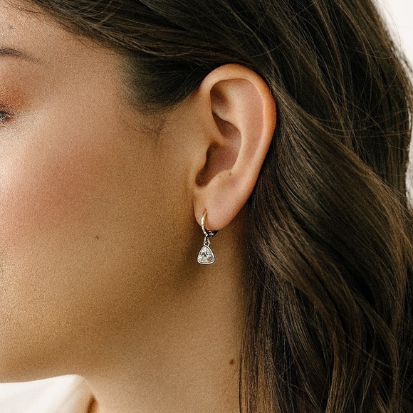 Drop leverback Triangle Earrings with Swarovski Crystals - Picture 3 of 3